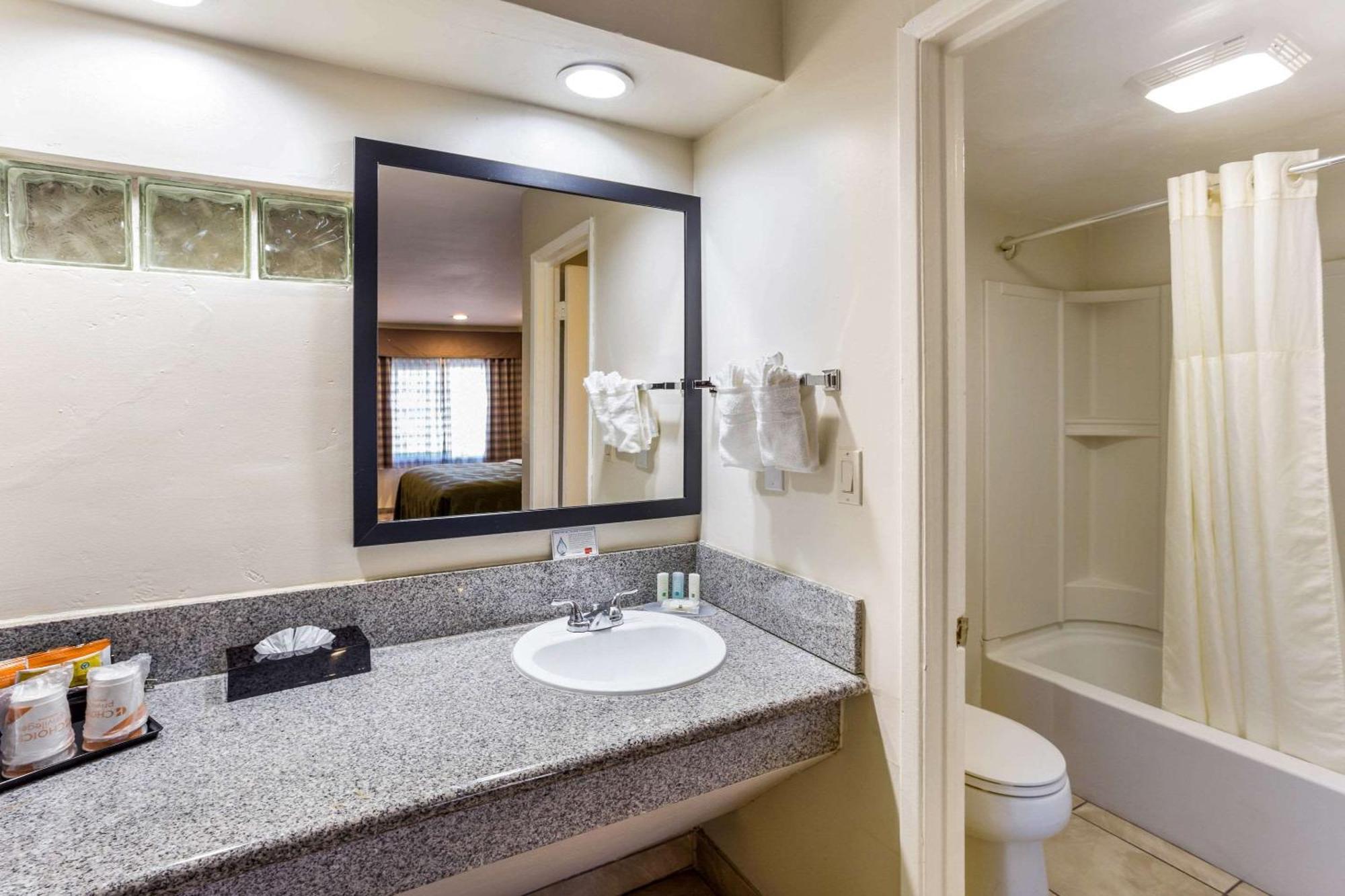 Inn Quality Downtown 3*